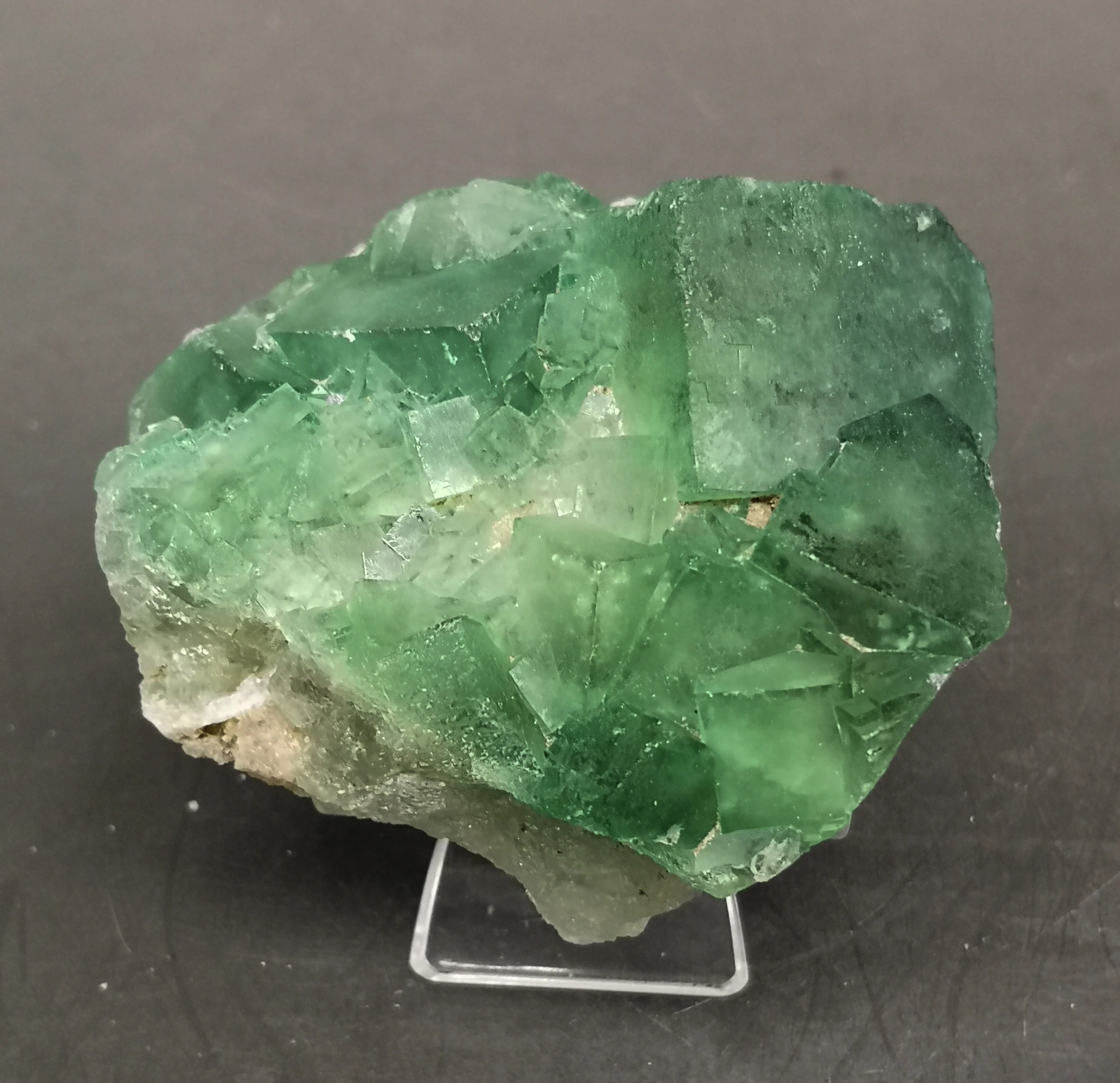 174g Natural Large crystal green fluorite cluster mineral crystal specimens Stones and crystals Healing crystal