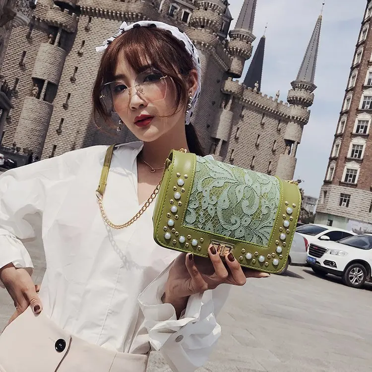 حقيبة صغيرة 2018 جديد زهرة الدانتيل برشام قفل الكتف رسول حقيبة امرأة سلسلة حزب مخلب محفظة اللؤلؤ عارضة سيدة Crossbody أكياس