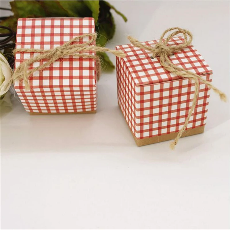 Hot 50pcs Retro Plaid Candy Box Wedding Favors And Gifts 50pcs Retro Plaid Candy Box Wedding Favors And Gifts Chocolate With Burlap Twine Bonbonniere Souvenirs Bo