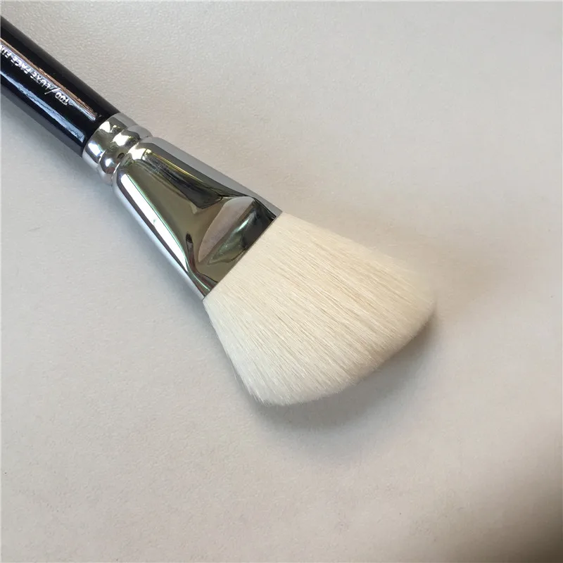 Zoeva 100 Luxe Face Finish Brush _ 5