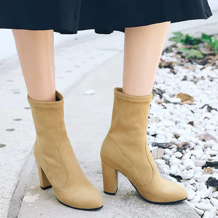

Big Size 11 12 13 Europeans and Americans with sharp head, thick heel and high heel sleeve, middle boots