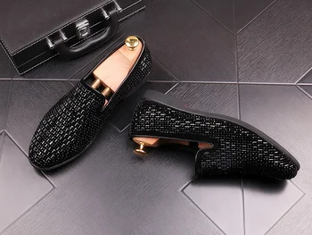 

2019 New men's Fashion personality Rhinestone leather pointed Nightclub trend casual shoes breathable shoes casual loafers