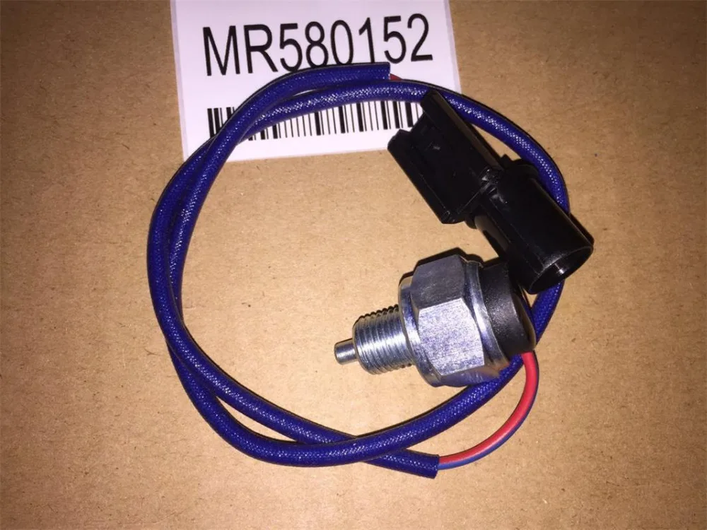 Чехол-книжка MR580152 для Mitsubishi Montero Pajero 2003 2004 2005 | Автомобили и мотоциклы