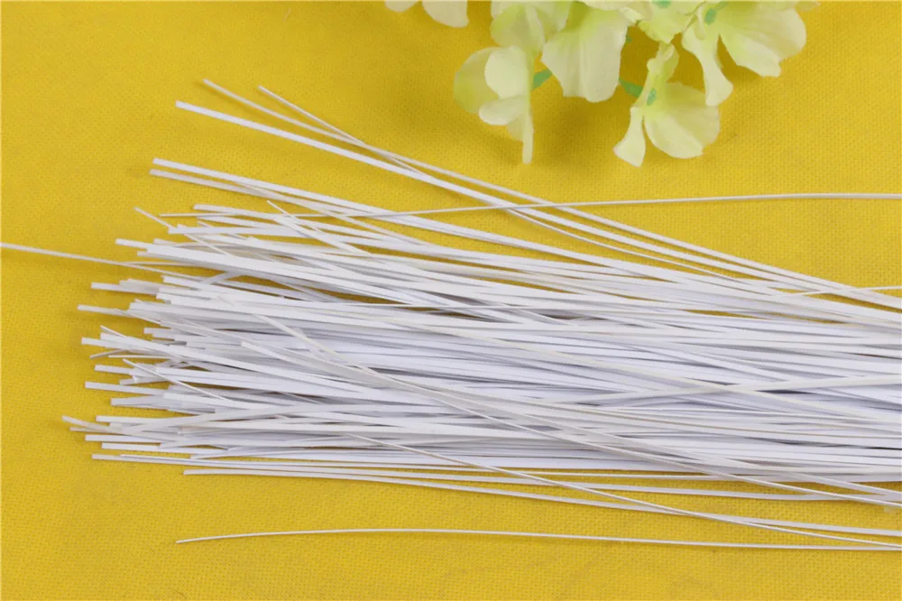 

PVC white color 5 STRIP COFFEE PEARL CELLULOID BINDING,Measures 0.5mm x 1.5mm thick and 1650mm