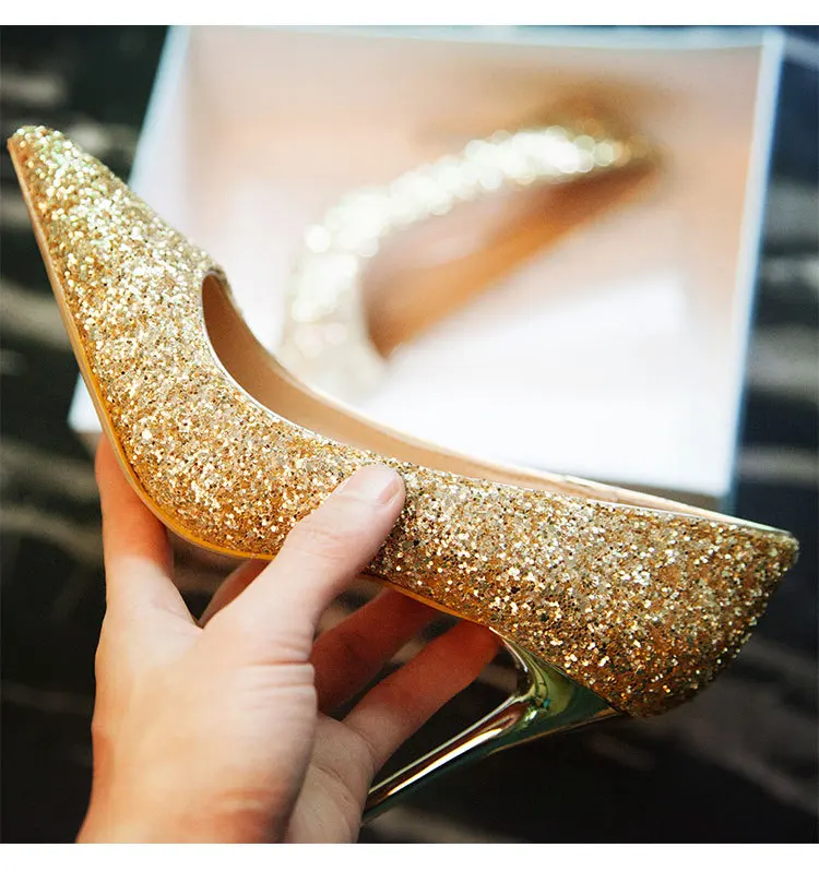 Новинка года; модные женские туфли-лодочки; вечерние туфли на высоком каблуке с острым носком золотистого цвета