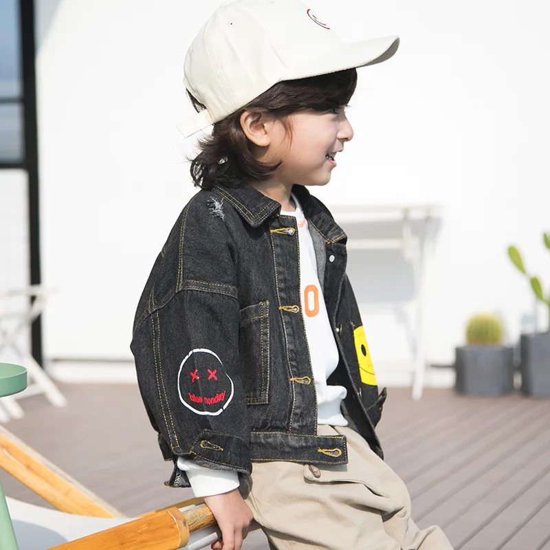 

Boys coat spring and autumn 2019 new small and medium-sized children's tide fan smile face printed denim coat