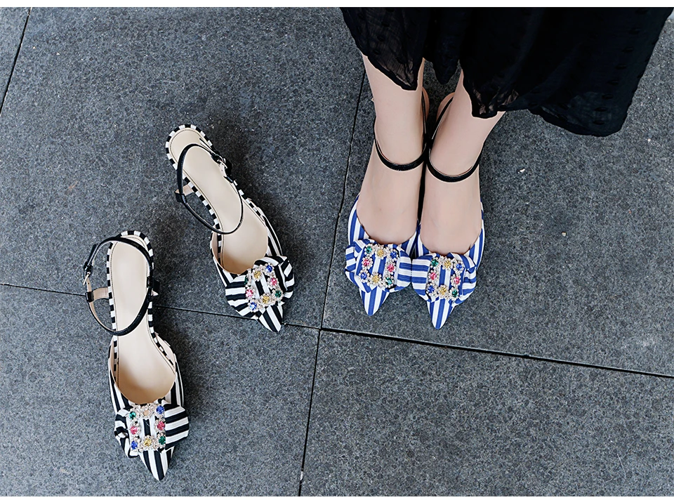 Curvaness/сезон весна; туфли без задника на среднем каблуке; женские босоножки с острым носком в необычном стиле, украшенные кристаллами; женская повседневная обувь в синюю и черную полоску