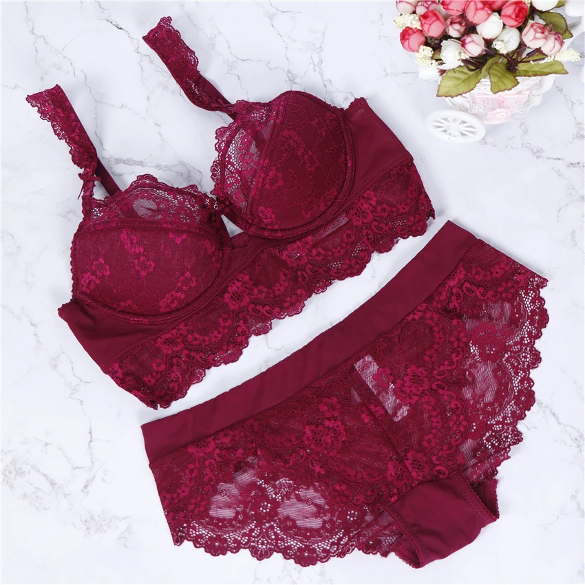 Сетка, кружево и рубчик: тренды нижнего белья в 2022 году