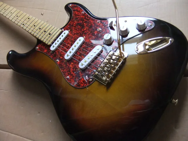 Wholesale New Fdr STR Model Electric Guitar 3 Pickups With Gold Hardware 100901