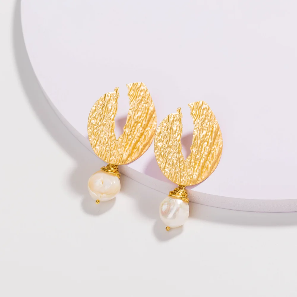 

Korea Design Metal Gold Drop Earrings Baroque Irregular Circle Natural Freshwater Pearl Earrings for Women Girls Best Gift 2019
