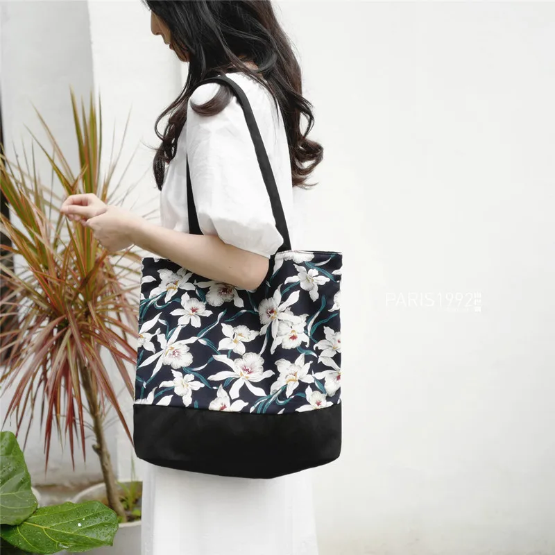 

Little Paris elegant fresh black patchwork bag white orchid canvas bag women's art shoulder bag shopping bag