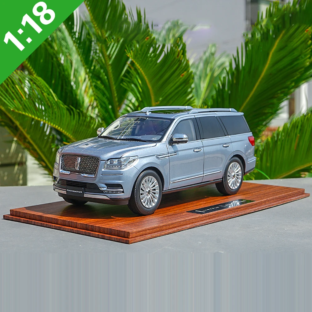 

1:18 Alloy LINCOLN NAVIGATOR Car Model Of Children's Toy Cars Original Authorized Authentic Kids Toys