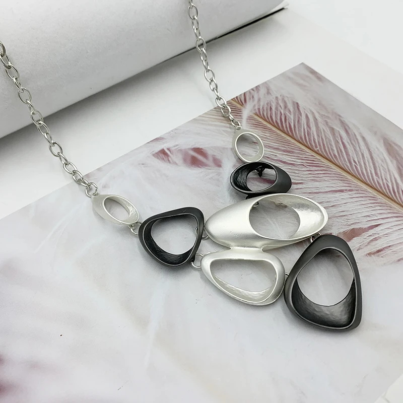 Fashion Circles Pendant Necklace Silver and Black Color Chunky Chain Women Choker Maxi Collar Statement Necklaces Jewelry