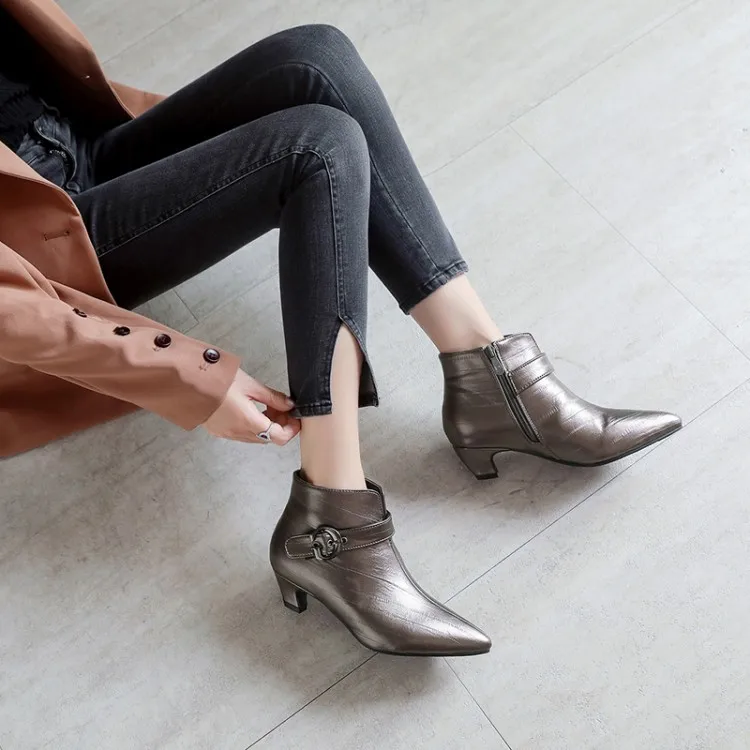 

Big Size 11 12 13 14 15 Ma'am Short boots Pure color Water drill Pointed Boot barrel High heel boots