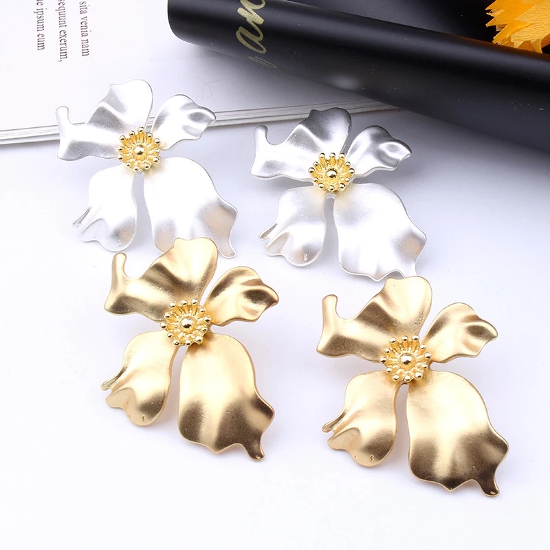 

MISANANRYNE 2019 New Elegant Vintage Earrings Gold Silver Color Big Flower Stud Earrings For Women Fashion Statement Jewelry