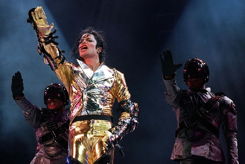 

Canvas art HD prints super music star Stage photos picture of Michael Jackson Dressed in golden concert clothes