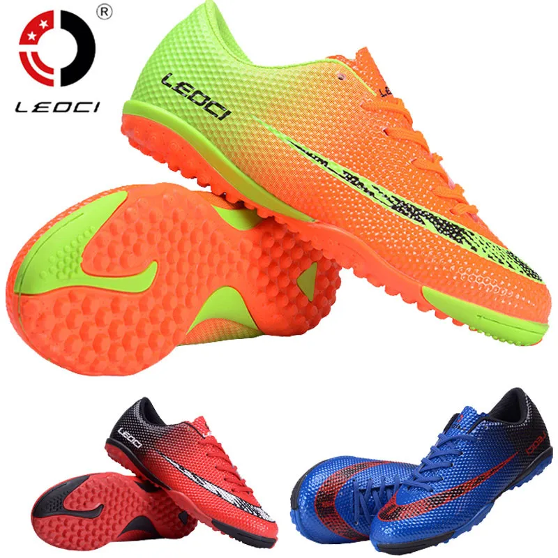 Baratos LEOCI fútbol zapatos de fútbol Unisex botas de fútbol interior calzado de fútbol para adultos niños 33 44 tamaño tren zapatillas chuteiras