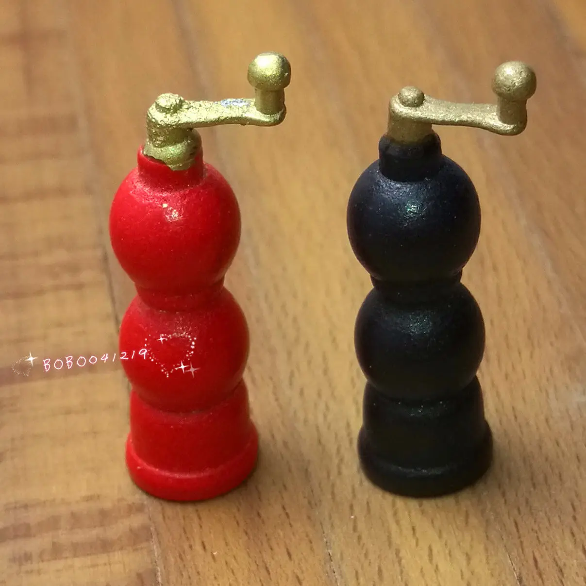 

Dollhouse Miniature 1:12 Toy 2 Pieces Of Wooden Grinders Height 3.4cm SPO560