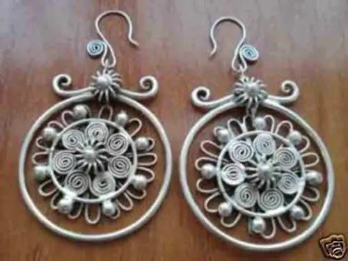 

Selling Picture unique beautiful Chinese miao silver earrings