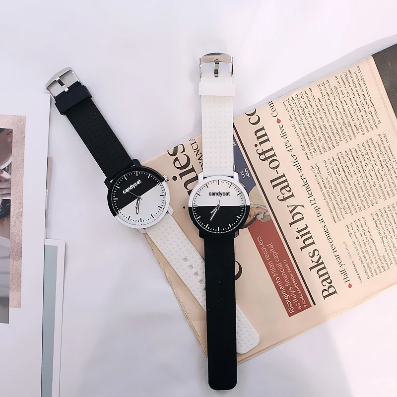 

Couples pair table simple black and white literary new college style retro trend watch