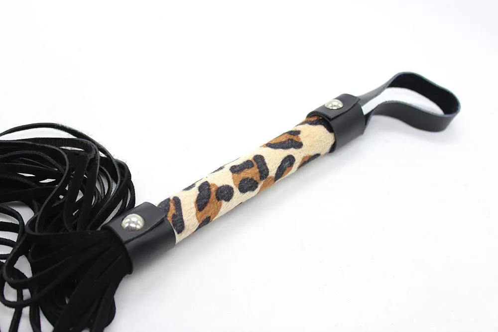 جديد 62 سنتيمتر جلد طبيعي سباق الخيل الجنس سوط bdsm سوط الرقيق flogger مع الفهد مقبض ألعاب مثيرة لل زوجين الكبار ألعاب جديد 62 سنتيمتر جلد طبيعي سباق الخيل الجنس سوط bdsm سوط الرقيق flogger مع الفهد مقبض ألعاب مثيرة لل زوجين الكبار ألعاب