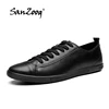 Blanco sólido-zapatillas de deporte de cuero para hombre, zapatos deportivos planos informales, color blanco y negro, tallas grandes 47 ► Foto 2/6
