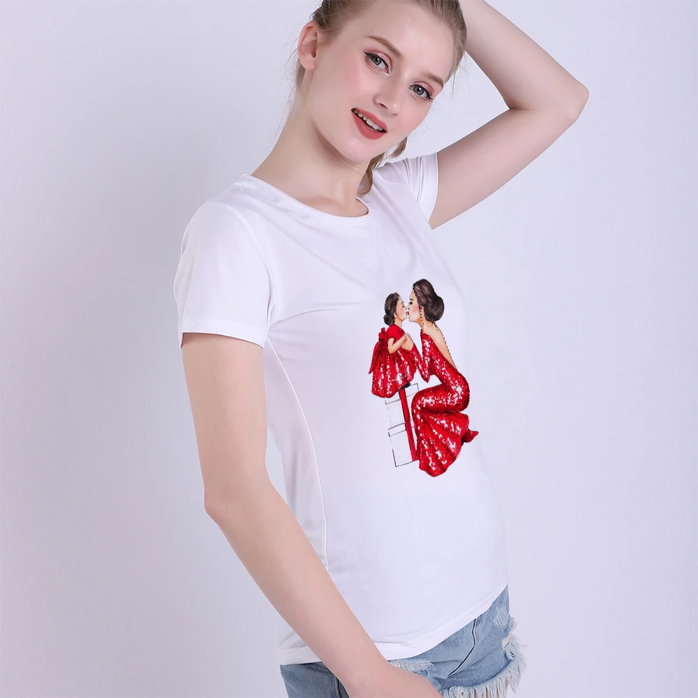 Супер мама мода красное платье и девушка женская футболка белая одежда Femme