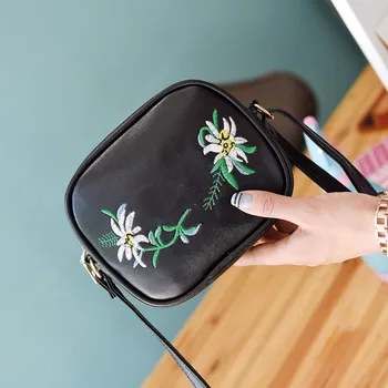 

2018 Mini circular messenger bags with metal fittings for girls women bag