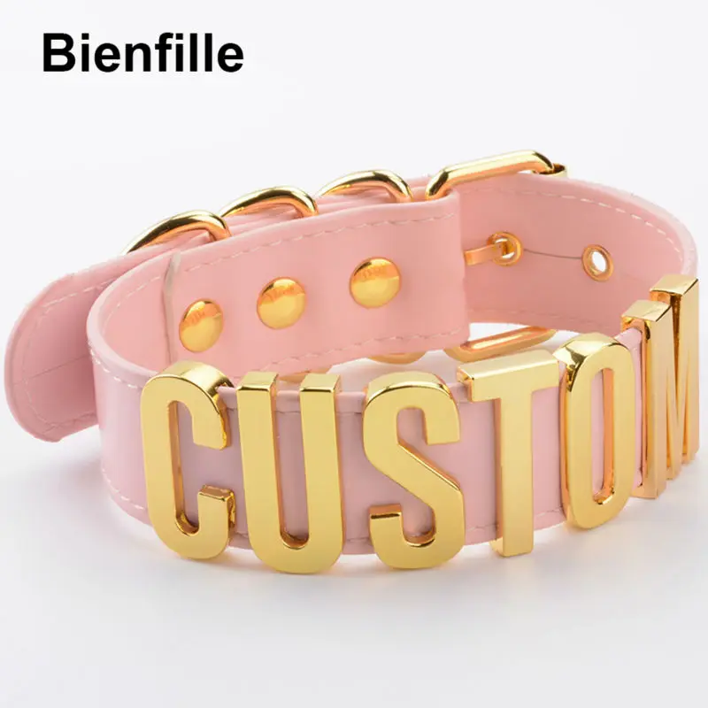 Baratos Regalo romántico personalizado gargantilla Collar cuero PU personalizado nombre gargantilla Cosplay elegir letras Collar mujeres
