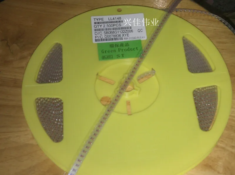 

SMD 1N4148 LL4148 SOD-80 Cylindrical glass 1206 Volume 2500 pcs / dish