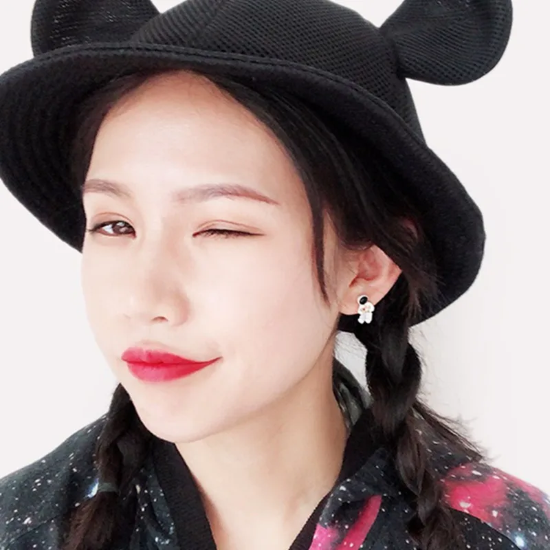 AOMU-Japan-Korea-Creative-Cute-Design-Starry-Sky-Space-Star-Asymmetrical-Astronaut-Small-Stud-Earrings-for(5)
