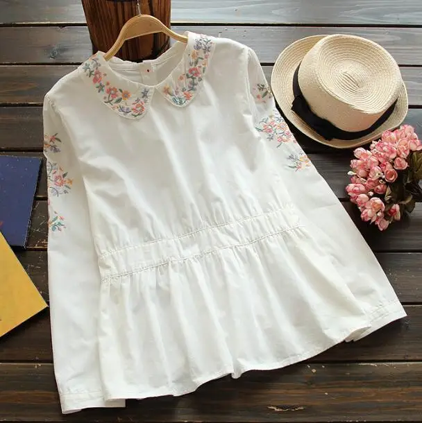 Neckline Flower embroidery peter pan Collar long sleeve Back button
