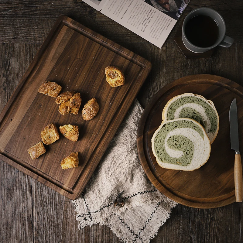 

Black walnut round pizza chopping board Solid wood unpainted household cutting board Slotted steak plate bread