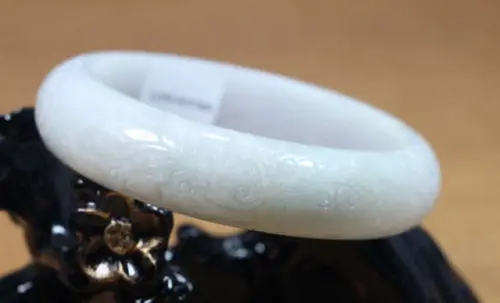 

972 NATURE GRADE "A " CARVING GREEN JADE JADEITE BRACELET BANGLE