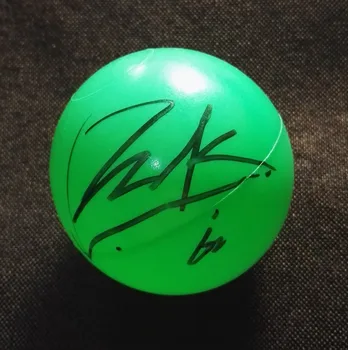 

hand signed Wanna One Park Woo-Jin autographed concert ball K-POP 122018