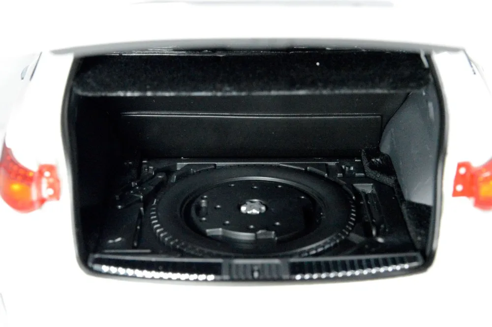 Infiniti-QX70-2014-W-13