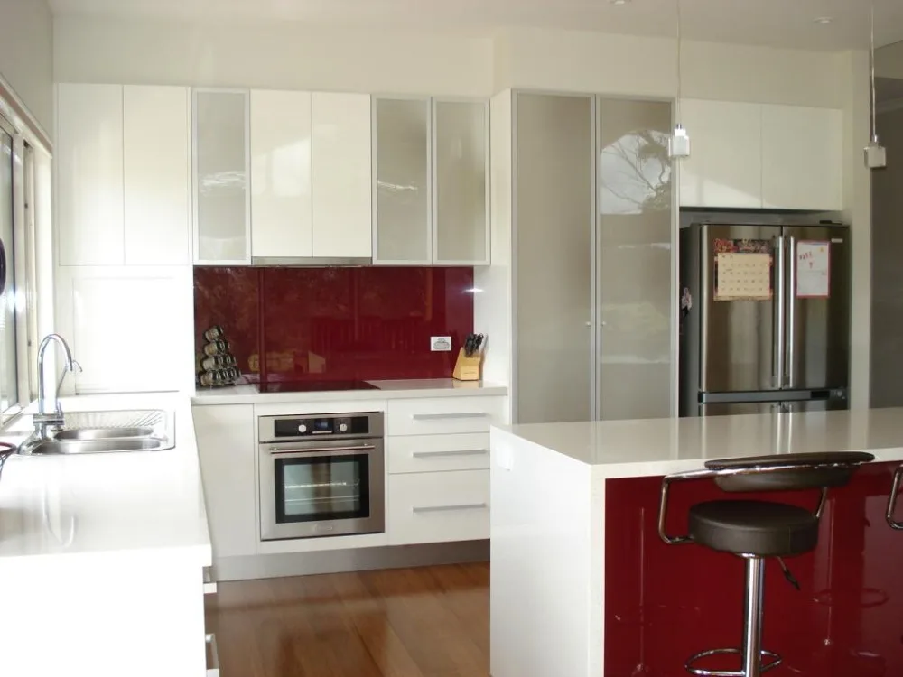 Современная кухонная мебель с красным кухонным задником|modern kitchen furniture|kitchen furniture