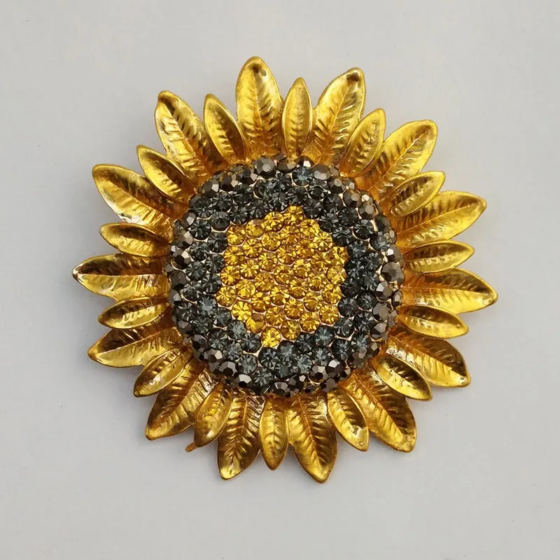 New Crystal Rhinestone Sunflower Brooch Pin Women Garment Accessories Fashion Jewelry Gifts 2018