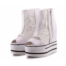 Для женщин новые модные Весна-осень сладкий кружева цветы Потрясающие ботинки с открытым носком на танкетке со скрытым каблуком на высокой платформе повседневная обувь пинетки