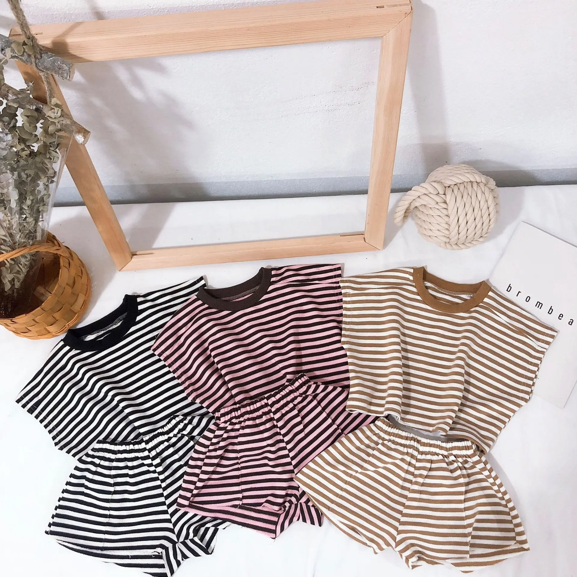

2009 Summer Striped Sets Boys and Girls T Shirt and Shorts