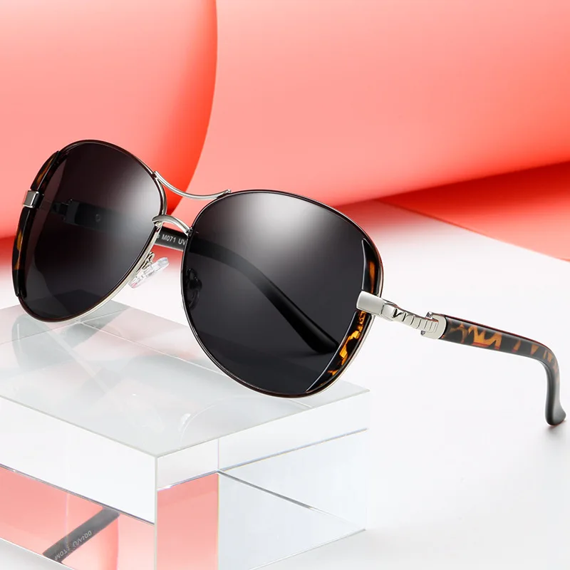 

BRAND DESIGN Fashion Sunglasses Women Sun Glasses Retro Goggle UV400 Female Shades Eyewear Oculos de sol