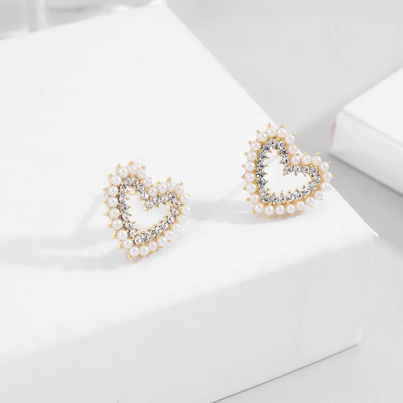 

Hollow Heart Pearl Earrings for Women Fashion Jewelry Zircon Decorative Gold Earrings Jewelry Gift Party Best Friend Ear Nails