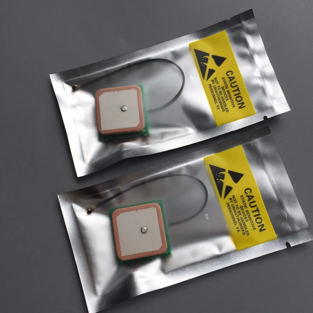

2PCS for IOT M2M GNSS GPS antenna 28dB High Gain ceramic patch internal GPS GLONAS antenna 1575.42MHZ 28*28*7.2mm IPX connector