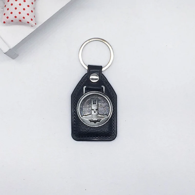 

2018 Custom Men Leather Anime Key Chain Superhero Batman Keychain Metal Car Key Ring Spiderman Holder Jewelry Gift Souvenirs