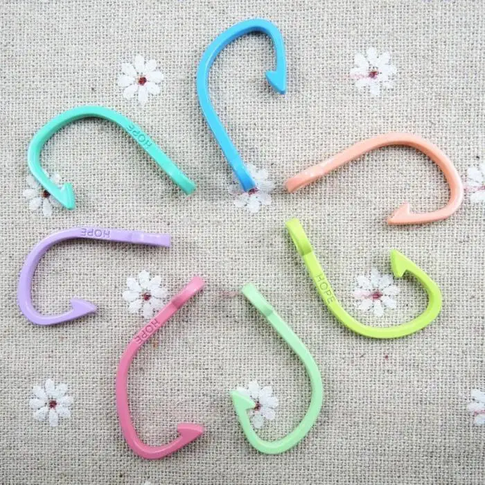 Wholesale 5pcs Hooks Hope Carved Mixed Colors Alloy Pendant Charms for