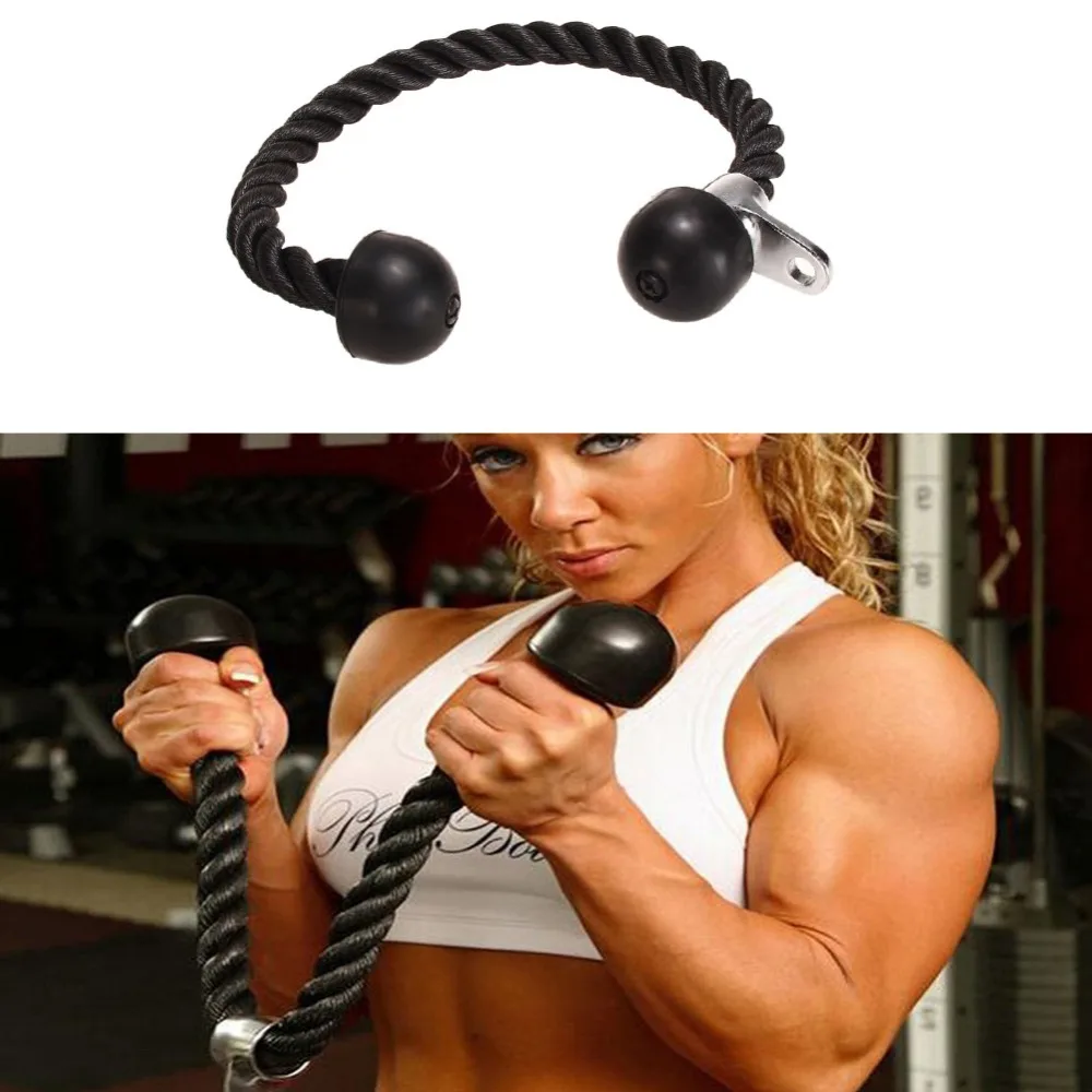 Kadınlar ve erkekler için spor salonunda triceps üzerinde egzersiz Kadınlar ve erkekler için spor salonunda triceps üzerinde egzersiz