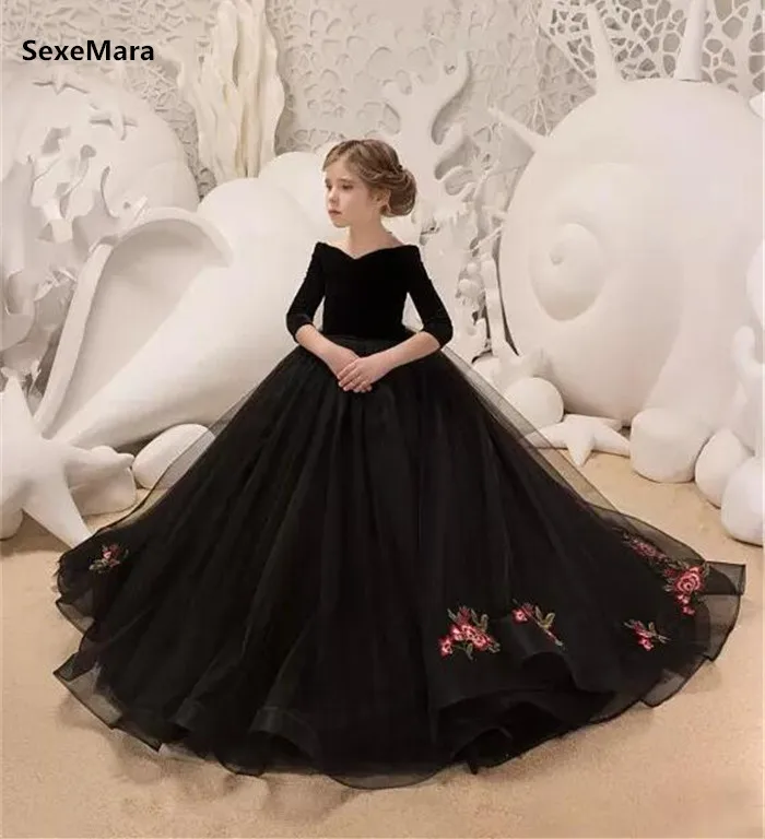 

2018 Black Flower Girl Dresses Off Shoulder Applique Ball Gown Half Sleeve Girls Pageant Dress Custom Made Girls Dresses