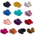 13 видов цветов мокасины из искусственной замши для новорожденных мальчиков и девочек; мокасины; обувь с бахромой на мягкой нескользящей подошве; обувь для малышей - фото
