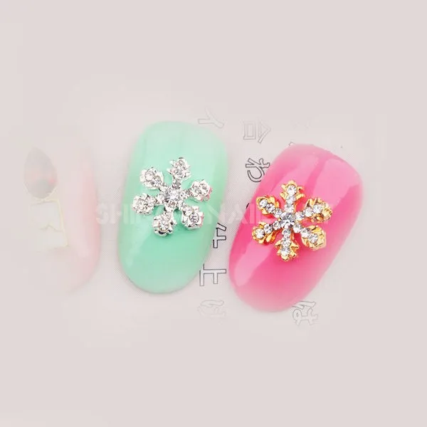 10 шт. новые рождественские изделия Сплав стикеры 3D на ногти nail Art Белый/Золотая Снежинка гель для ногтей с блестками Инструменты ногтей DIY Украшение из горного хрусталя