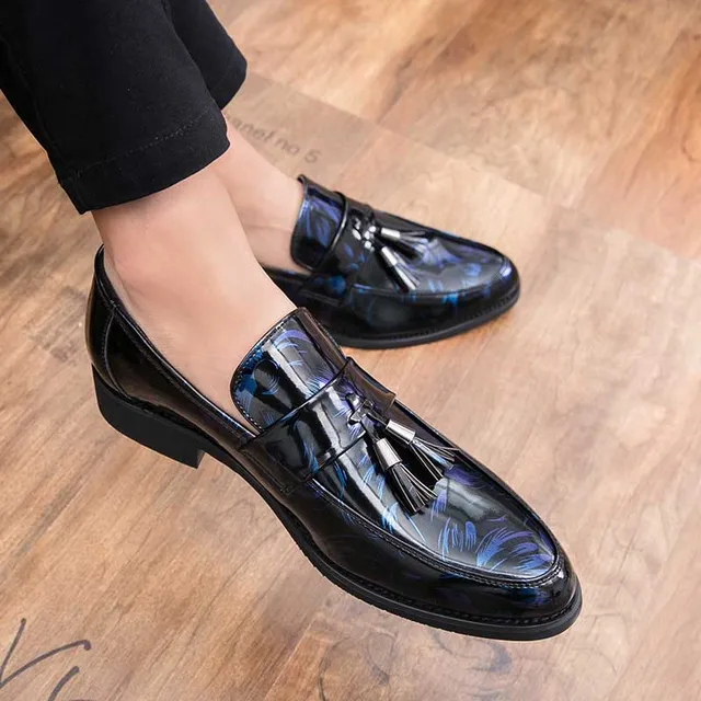 pointed casual shoes